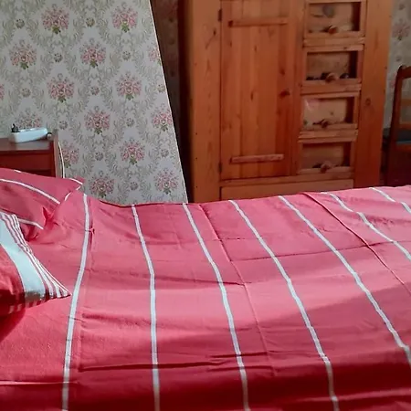 Maison Typiquement Auvergnate, Un Cadre Paisible Larodde