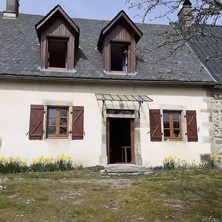 Holiday home Maison Typiquement Auvergnate, Un Cadre Paisible *